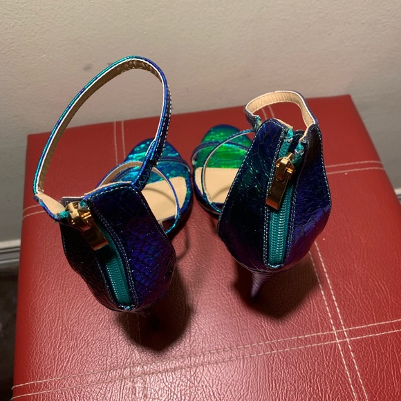 Charlotte Russe Golden-38. Brand new in box. - Picture 4 of 4